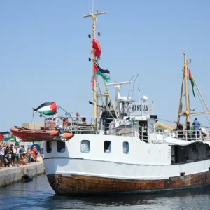 ناشطو "حنظلة" يضربون عن الطعام ويرفضون التوقيع للإفراج عنهم