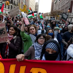 أسوشيتد برس: طلاب وأساتذة يقاضون إدارة ترامب بسبب ملاحقتها لمؤيدي فلسطين