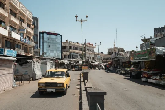 30 قتيلا وعشرات المصابين في اشتباكات بالسويداء السورية