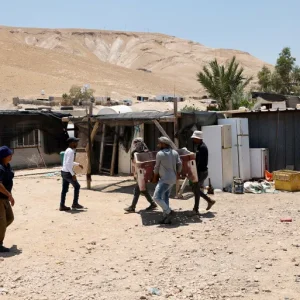 مستوطنون يجبرون 70 عائلة فلسطينية قرب أريحا على الرحيل