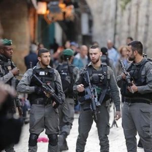 الاحتلال يمهل 22 عائلة بإخلاء منازلها للسيطرة على أراضيهم في صور باهر