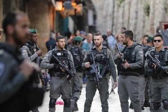 الاحتلال يمهل 22 عائلة بإخلاء منازلها للسيطرة على أراضيهم في صور باهر