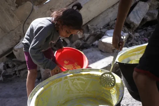 الحرب على غزة.. شهداء من النازحين والأمم المتحدة تحذر من تفاقم المجاعة