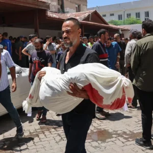 شهداء بغارات على غزة والموت يهدد مئات المرضى والجرحى بالمستشفيات