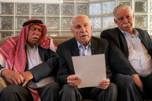 وجهاء الجعبري أعلنوا تمسكهم بالثوابت الإسلامية والفلسطينية و"حقوق شعبنا في تقرير المصير وإقامة الدولة المستقلة" (الفرنسية)