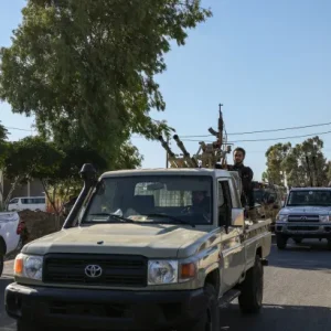 حظر تجول بالسويداء والسلطات تطالب بتعاون المرجعيات الدينية وقادة الفصائل