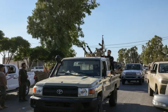 حظر تجول بالسويداء والسلطات تطالب بتعاون المرجعيات الدينية وقادة الفصائل