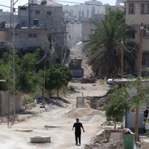 مستوطنون يحرقون منازل قرب الخليل والاحتلال يصادر آلاف الدونمات بالضفة