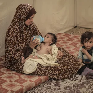 40 ألف رضيع معرضون للموت البطيء في غزة