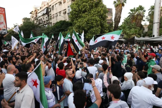 اتفاق بالسويداء لإعادة الاستقرار والجيش يبدأ الانسحاب
