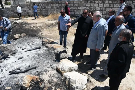 زار السفير الأميركي لدى إسرائيل مايك هكاباي، مساء السبت، قرية الطيبة في الضفة الغربية وسط تصاعد عنف المستوطنين الذي يستهدف القرية.