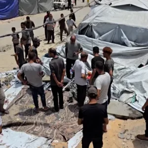 65 شهيدا في غارات إسرائيلية على منازل وخيام بغزة