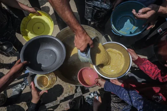 الأونروا: 6000 شاحنة مساعدات عالقة في الأردن ومصر بانتظار إذن إسرائيلي لدخول غزة