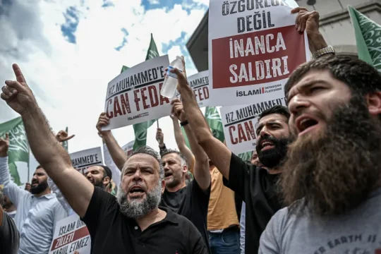 أردوغان يدين رسوما مسيئة للنبي نشرتها مجلة تركية