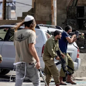 المستوطنون يكثّفون انتهاكاتهم بالضفة وشهيد ثانٍ في رام الله