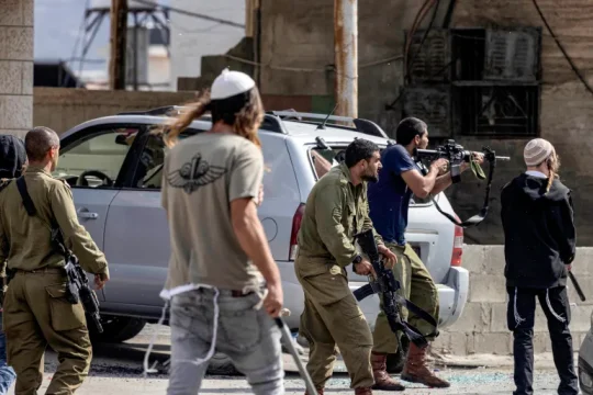 المستوطنون يكثّفون انتهاكاتهم بالضفة وشهيد ثانٍ في رام الله