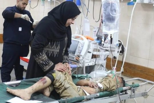 الموت البطيء.. ما هي متلازمة غيلان باريه التي تفتك بأطفال غزة؟