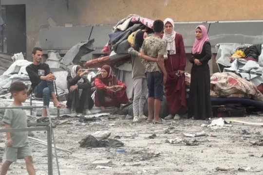 محللون: نتنياهو وضع المفاوضات خلفه ويعمل على تهجير الغزيين بدعم أميركي- غزة - النازحين - نزوح غزة - تهجير