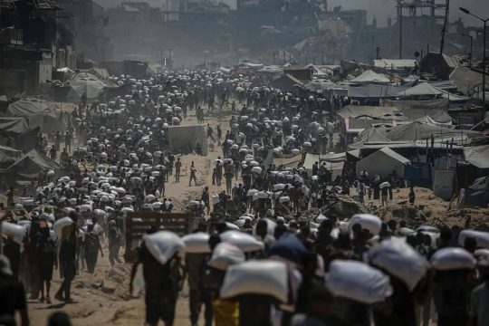 الحرب على غزة.. 16 شهيدًا ومصابون في غارات إسرائيلية ونسف مبانٍ في حي الزيتون