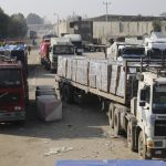 الاحتلال يعلن السماح بإدخال محدود لبضائع إلى تجار في غزة