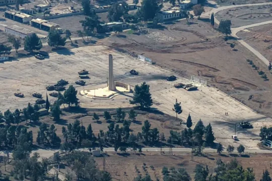 إنزال إسرائيلي وغارات جوية في ريف دمشق وتصعيد في القنيطرة