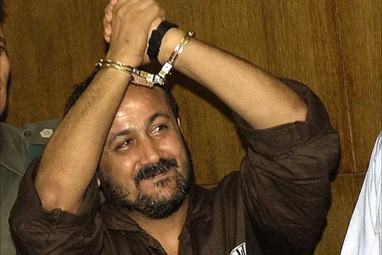 مروان البرغوثي واصل نضاله داخل السجون الإسرائيلية (مواقع التواصل الاجتماعي)