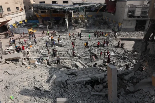 رايتس ووتش: إسرائيل قصفت 500 مدرسة تؤوي نازحين في غزة