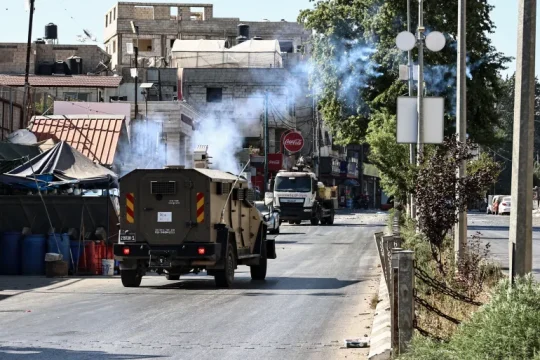 اعتقال 3 سيدات بالضفة وتصعيد باعتداءات المستوطنين