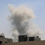 الاحتلال يقصف فريق تأمين المساعدات بدير البلح ومنزلا شمال غرب غزة