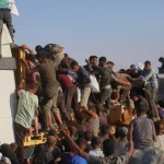 20 شهيدا وعشرات الجرحى بانقلاب شاحنة على طالبي مساعدات بغزة