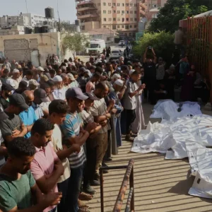 عشرات الشهداء بالقطاع والاحتلال يقتل طفلا كل 40 دقيقة