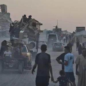 مصدر إسرائيلي: الجيش سيبدأ قريبا بإجلاء الفلسطينيين وتطويق غزة