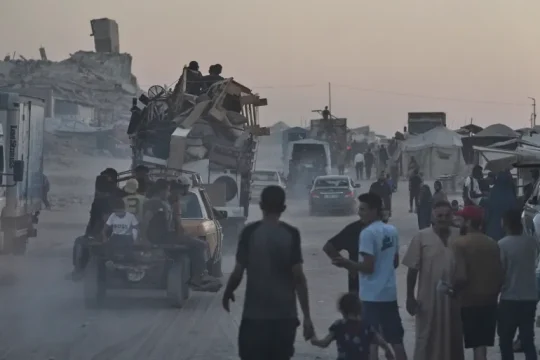 مصدر إسرائيلي: الجيش سيبدأ قريبا بإجلاء الفلسطينيين وتطويق غزة