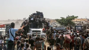 سائقو الشاحنات في غزة.. مهنة محفوفة بالموت والخوف اليومي