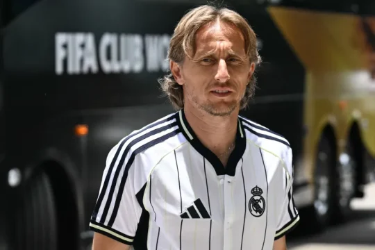 قناة برشلونة تسخر من مودريتش وجماهير ريال مدريد تطالب بالاعتذار