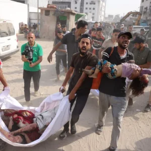 8 شهداء من عائلة واحدة بغزة وإصابة جندي إسرائيلي شمال القطاع
