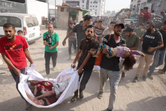 8 شهداء من عائلة واحدة بغزة وإصابة جندي إسرائيلي شمال القطاع