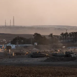 إسرائيل تستدعي آلاف الجنود لبدء خطة احتلال غزة وحماس تندد باستهتار نتنياهو