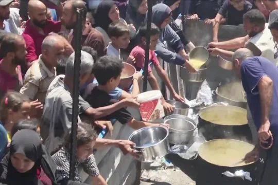 حكومة غزة: 1115 شاحنة مساعدات دخلت القطاع تلبي 14% من حاجياته