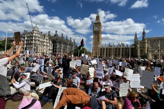 مظاهرات حاشدة بمدن عربية وغربية تضامنا مع غزة وبريطانيا تعتقل 365 محتجا