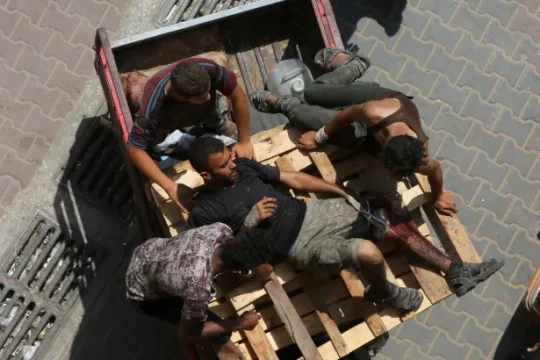 17 شهيدا بنيران الاحتلال في غزة منذ فجر اليوم