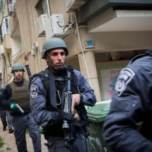 اعتقال شبان من نابلس بذريعة التخطيط لتنفيذ عملية في تل أبيب