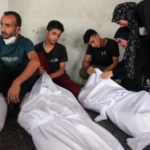 سلسلة مجازر بمدينة غزة و8 شهداء بالتجويع بيوم واحد
