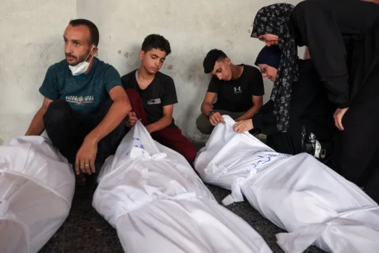 سلسلة مجازر بمدينة غزة و8 شهداء بالتجويع بيوم واحد