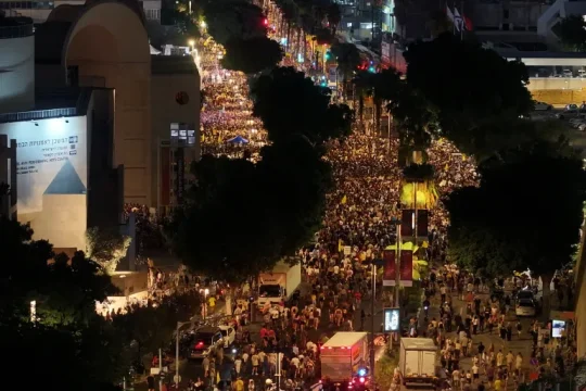 أكثر من مليون مشارك باحتجاجات إسرائيل والشرطة تعتقل العشرات