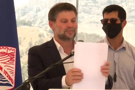 سموتريتش يتعهد بإدخال مليون مستوطن للضفة