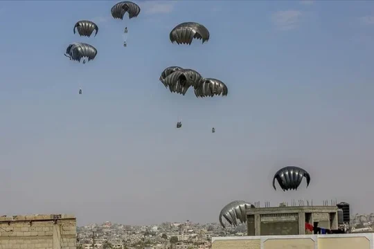 هيئة البث: "إسرائيل" تنوي وقف عملية إسقاط المساعدات فوق مدينة غزة