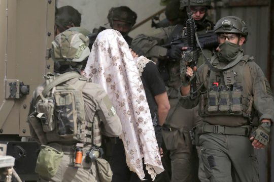 الاحتلال يقتحم قباطية ويعتقل مواطنين من جنين