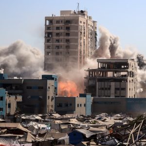 الجيش الإسرائيلي يأمر جميع سكان غزة بإخلاء عاجل نحو المواصي بالجنوب.. ويقصف منازل المدينة