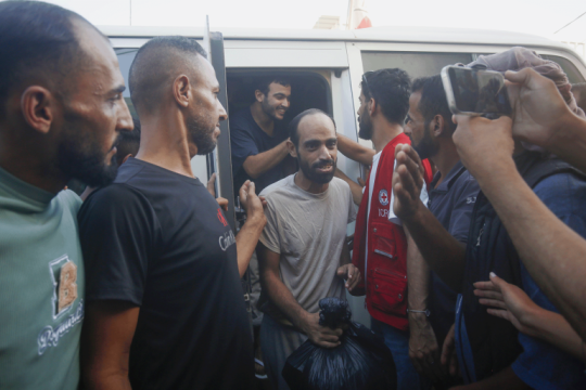 إسرائيل تفرج عن 9 أسرى فلسطينيين من غزة